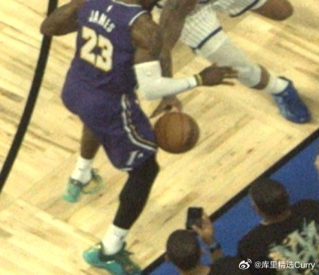 湖人险胜魔术三判争议引热议