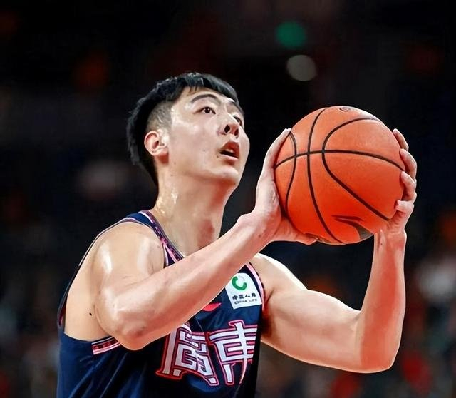 广东宏远裁掉500万水货外援麦考尔，引援补强成