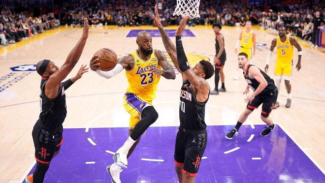 詹姆斯创历史三纪录！湖人掀翻火箭迎开门红