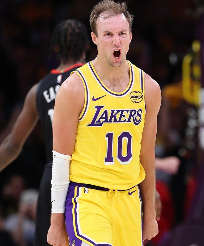 詹姆斯创历史三纪录！湖人掀翻火箭迎开门红