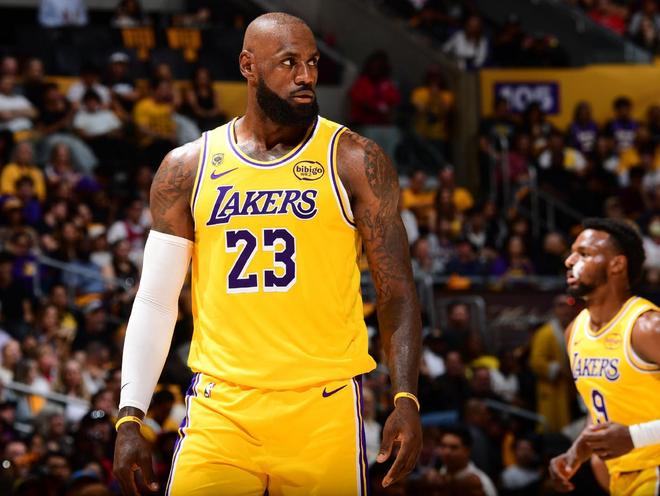 詹姆斯创历史三纪录！湖人掀翻火箭迎开门红