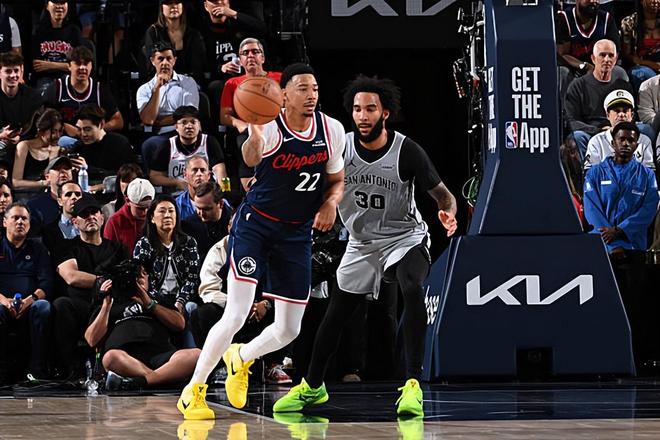 马刺力克快船米勒22+9助球队两连胜