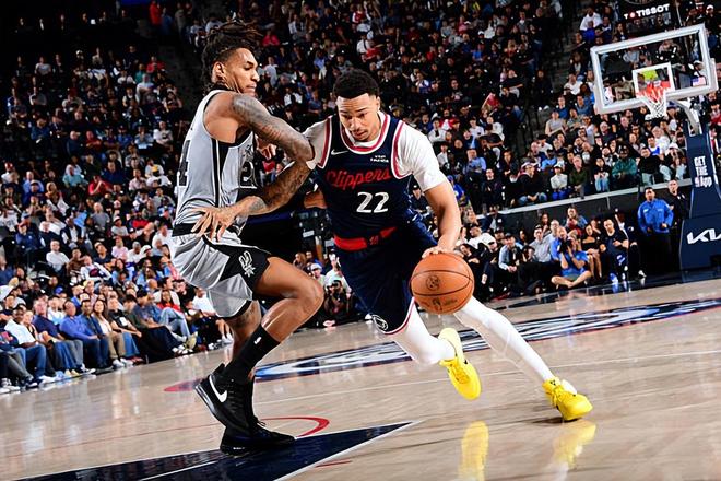 马刺力克快船米勒22+9助球队两连胜