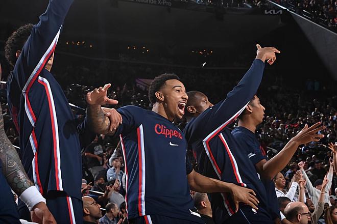 马刺力克快船米勒22+9助球队两连胜