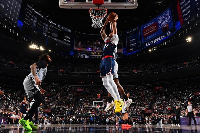 马刺力克快船米勒22+9助球队两连胜